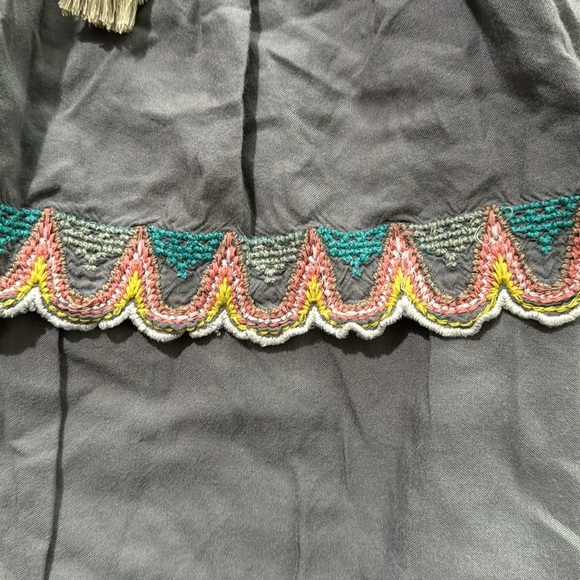 Girls peek grey embroidered skirt 6/7 - Picture 2 of 3